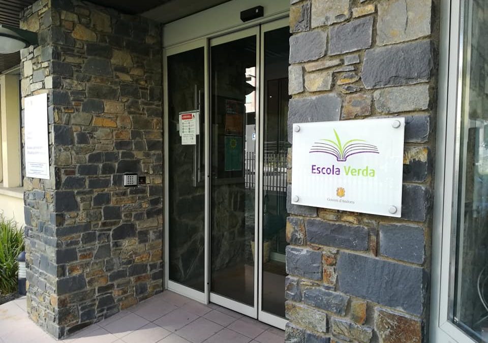 Pose de la plaque « Ecole Verte » au LCF